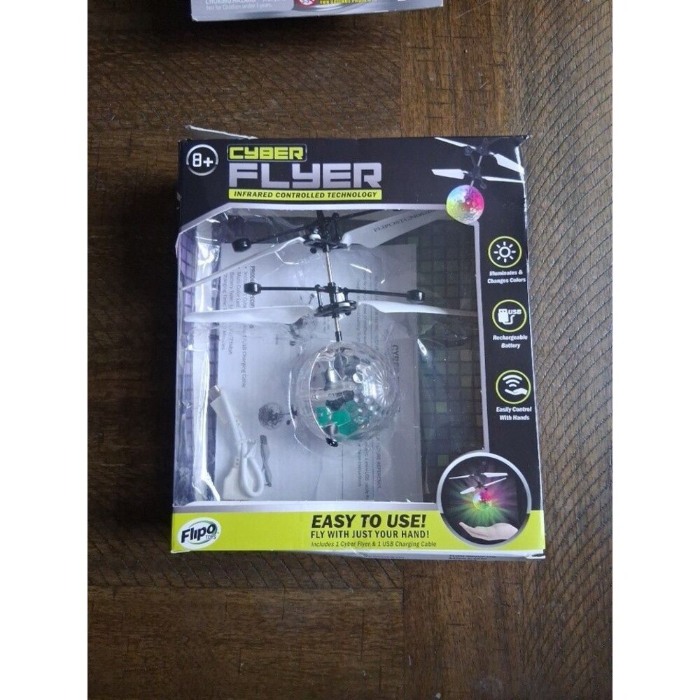 Flipo Toys Cyber Flyer Infrared Controlled Technology USB Rechargeable NIB